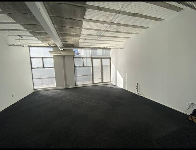 33M² OFFICE TO LET IN SALT RIVER